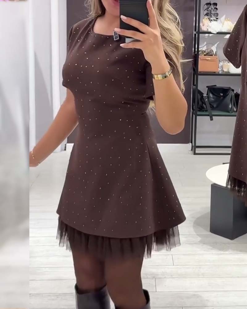 Sukienka z elegancką, mieniącą się siateczką patchworkową