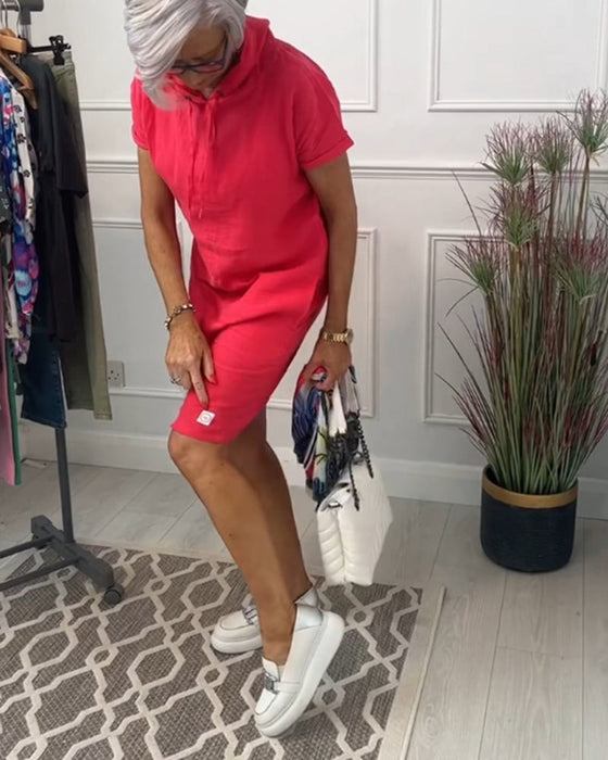 Sukienka z krótkim rękawkiem i kapturem