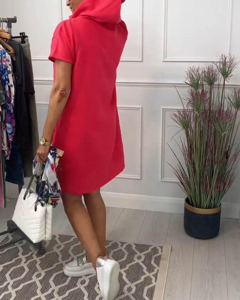 Sukienka z krótkim rękawkiem i kapturem