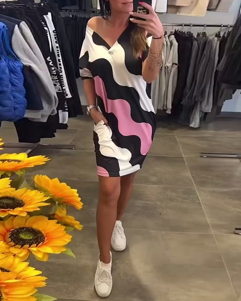 Sukienka Z Dekoltem W Serek I Falistym Wzorem