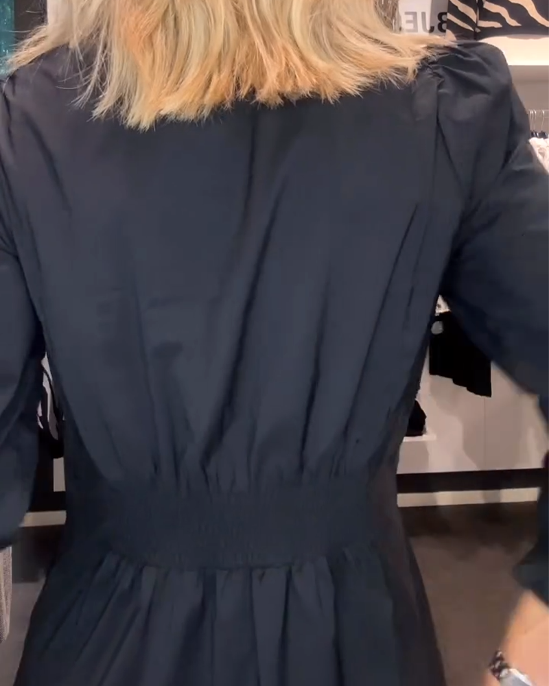 Sukienka W Kształcie Litery A Z Bufkami I Podkreśloną Talią