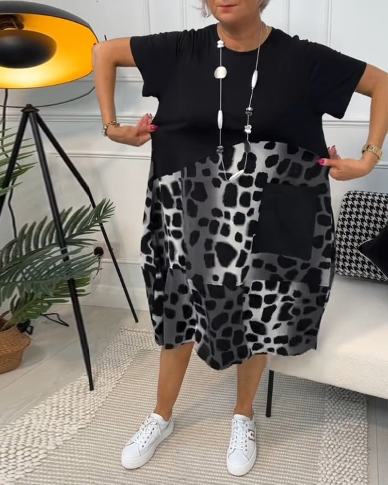 Sukienka z krótkim rękawem i okrągłym dekoltem