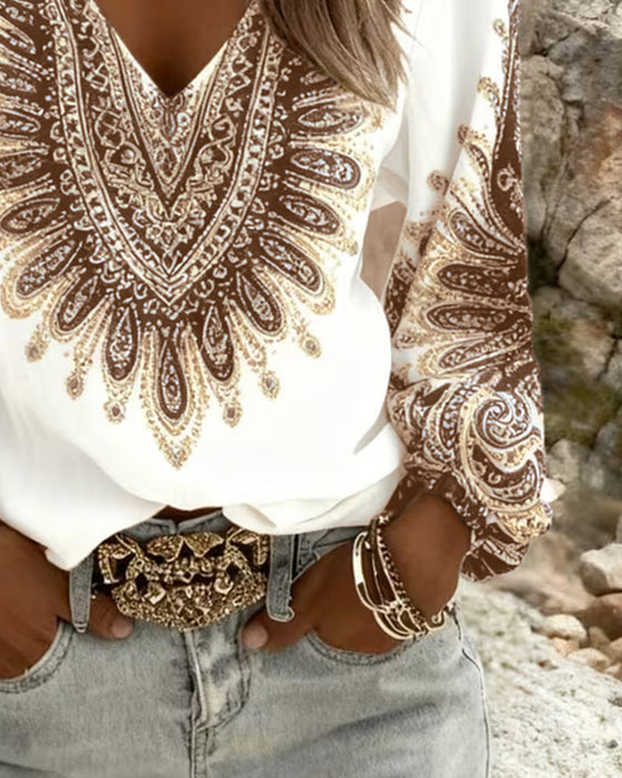 Top Z Dekoltem W Serek I Retro Nadrukiem