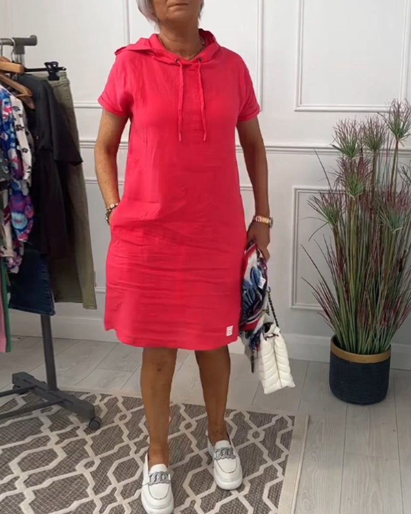 Sukienka z krótkim rękawkiem i kapturem