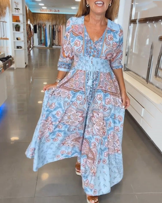 Sukienka wakacyjna z krótkim rękawem i dekoltem w serek