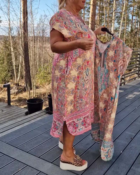 Sukienka Z Dekoltem W Serek Z Krótkim Rękawem Wzorzysta Prosta