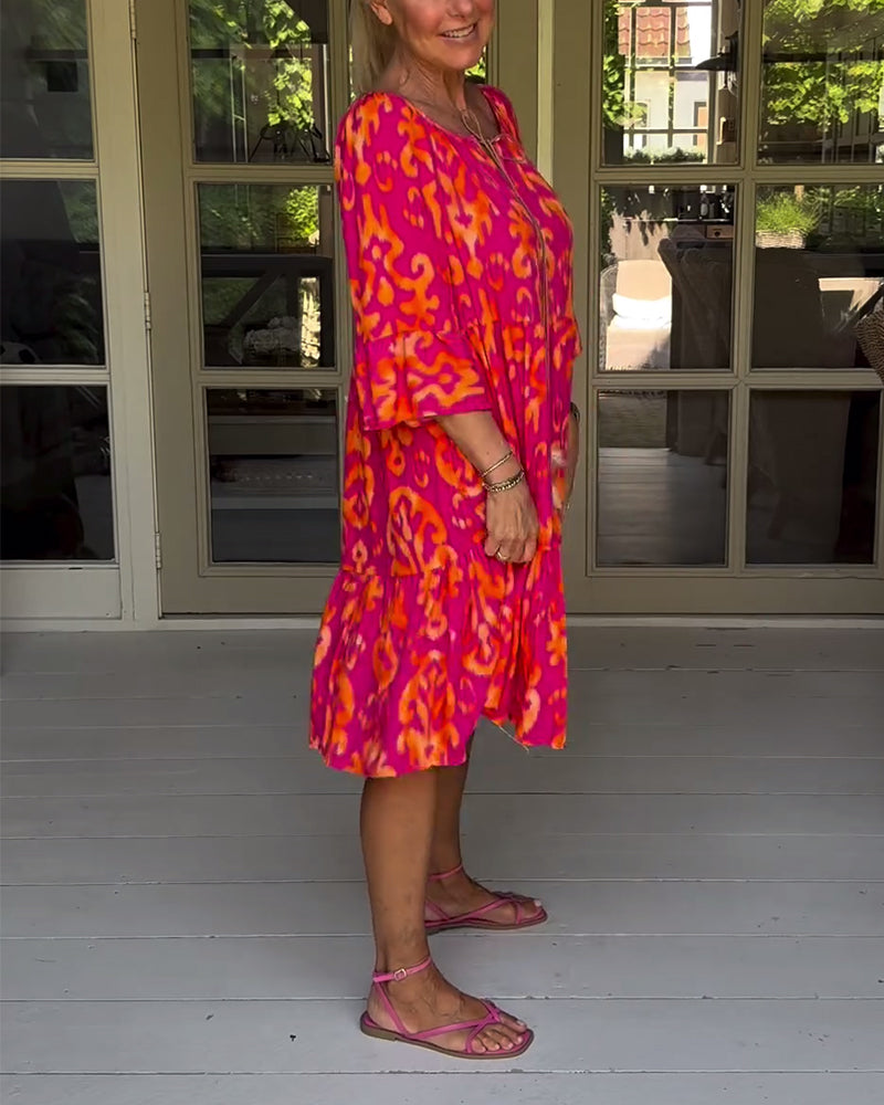 Sukienka z luźnym nadrukiem i rękawami dzwonkowymi