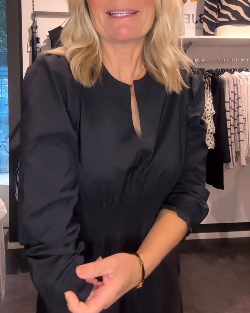 Sukienka W Kształcie Litery A Z Bufkami I Podkreśloną Talią