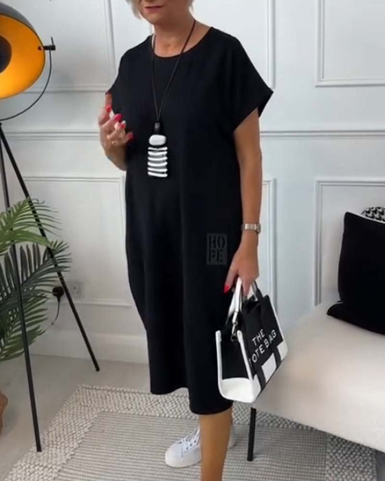 Sukienka z krótkim rękawem i nadrukiem w litery