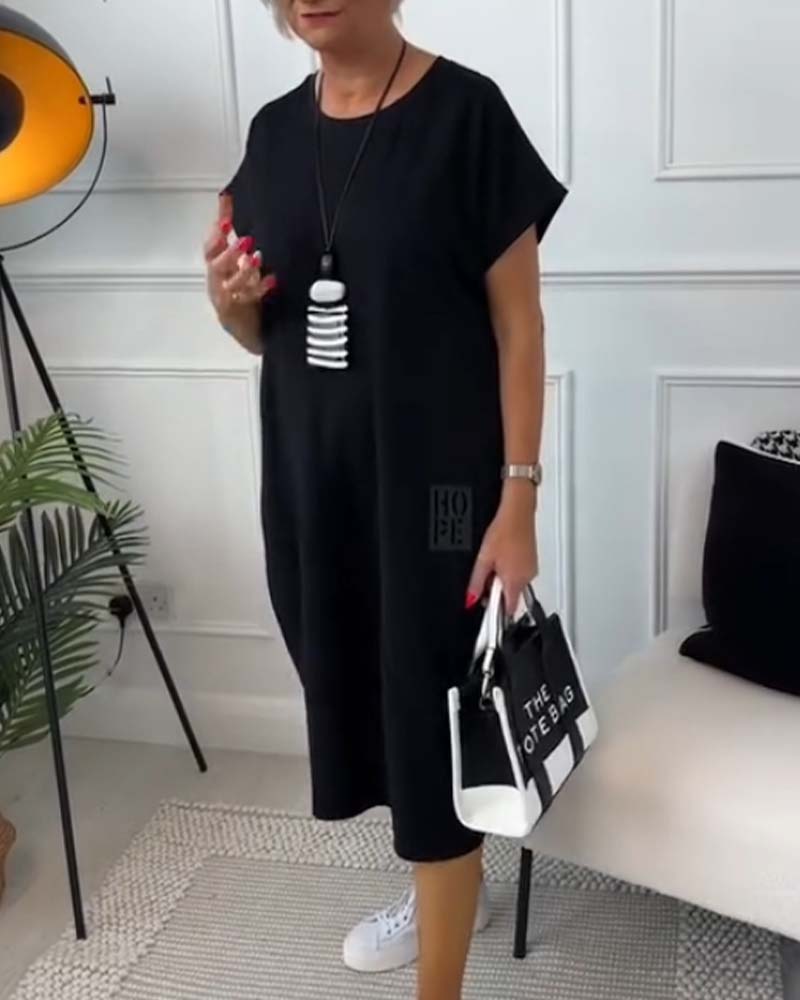 Sukienka z krótkim rękawem i nadrukiem w litery