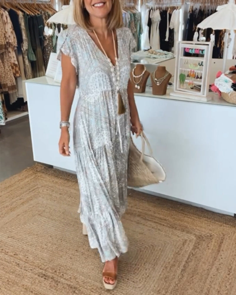 Wakacyjna sukienka z dekoltem w kształcie litery V i rozciętymi rękawami