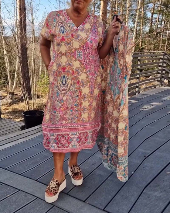 Sukienka Z Dekoltem W Serek Z Krótkim Rękawem Wzorzysta Prosta