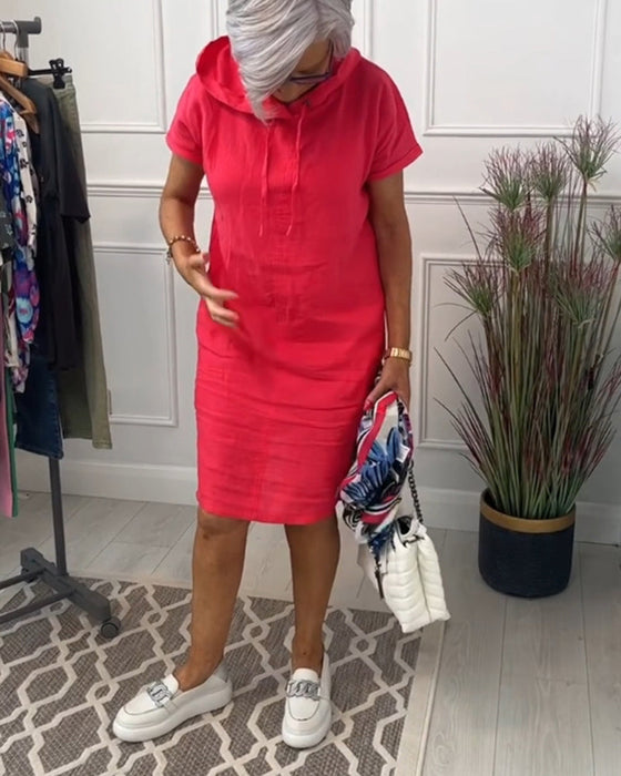 Sukienka z krótkim rękawkiem i kapturem