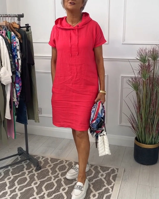 Sukienka z krótkim rękawkiem i kapturem