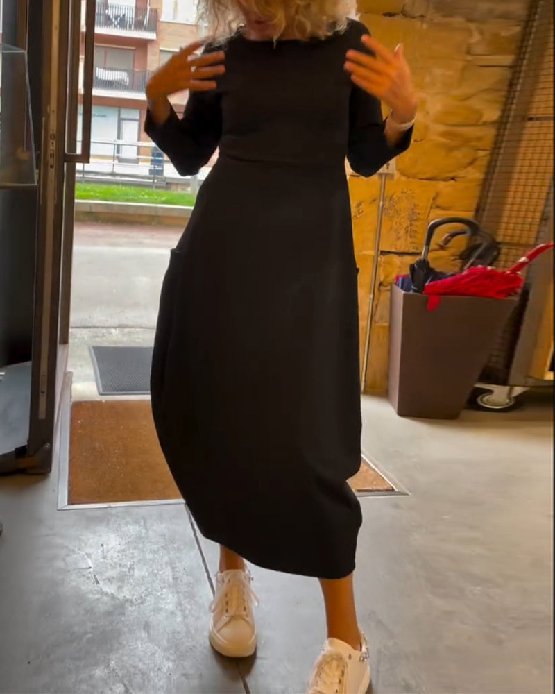 Jednokolorowa sukienka z okrągłym dekoltem i długimi rękawami